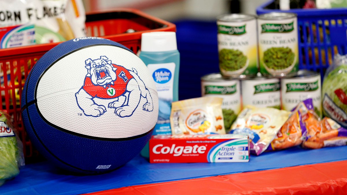 Fresno_State's tweet photo. There are just 24 hours left support #FSMarchMatchUp! Fresno State students need your support now more than ever. Learn more about doubling your impact for the @StudentCupboard and supporting future leaders: https://t.co/Kd1oPscKFs https://t.co/vvfVLrqBoe