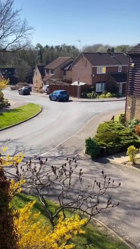 イギリスでロックダウンが発生した結果？凄い格好で家を抜け出す人がでてきたwww