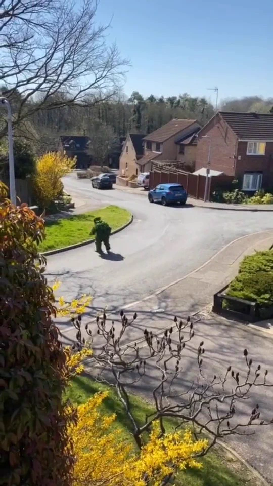 イギリスでロックダウンが発生した結果？凄い格好で家を抜け出す人がでてきたwww