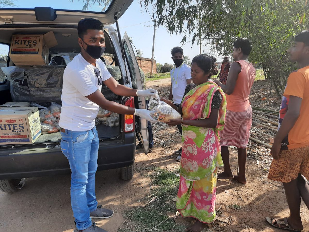 Arshad Ali (@md_cryptogodda) on Twitter photo COVID-19 जैसे नाजुक स्थिति को समझते  हुए बेबस, लाचारों ,विधवा के दुख दर्द को समझते  हुए  हमारी  अपनी संस्था   मदद एक प्रयास  और Ziodeal  Pavor  ब्लॉक की और  हॉस्पिटलों  , शहरों  में जा जा कर  उनके लिए भोजन, पानी  और राशन की व्यवस्था  किया जा रहा है !@JharkhandCMO <a href="/HemantSorenJMM/">Hemant Soren</a> COVID-19 जैसे नाजुक स्थिति को समझते  हुए बेबस, लाचारों ,विधवा के दुख दर्द को समझते  हुए  हमारी  अपनी संस्था   मदद एक प्रयास  और Ziodeal  Pavor  ब्लॉक की और  हॉस्पिटलों  , शहरों  में जा जा कर  उनके लिए भोजन, पानी  और राशन की व्यवस्था  किया जा रहा है !@JharkhandCMO <a href="/HemantSorenJMM/">Hemant Soren</a>