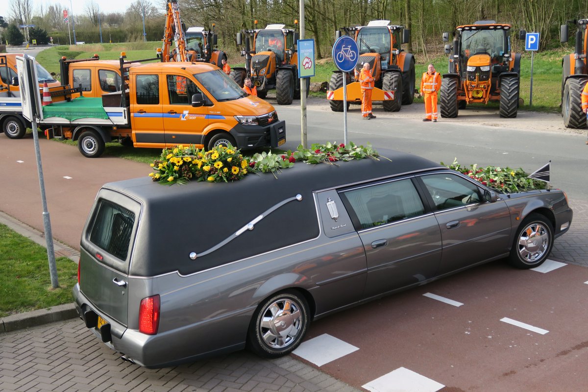 Maandag 30 maart 2020 hebben directie en medewerkers van de Vermeulen Groep, samen met ruim 30 wagens en materieelstukken een erehaag gevormd om waardig afscheid te nemen van hun zeer gewaardeerde Groen collega Rinus van Marwijk.