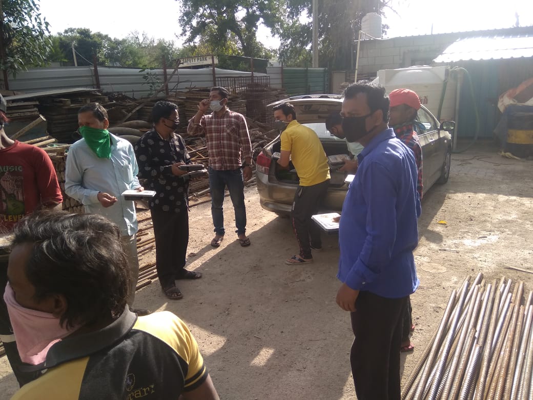 KundanKanskar's tweet photo. Thank you @M_Lekhi Mam for providing 🙏
@savechildbeggar Distributed 500 lunch packets to Construction Workers near Karol Bagh New Delhi. https://t.co/jmiyBb7lBc