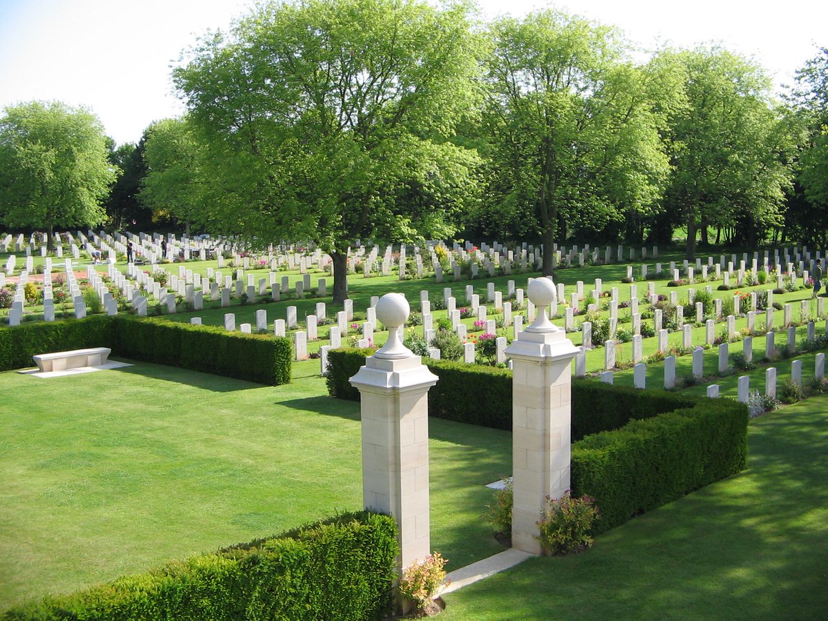 scott_smith9's tweet photo. The next set of images I’ve found out while #WorkingFromHome come from 2009 during a return to Normandy for #DDay65 and my first visit to the @CWGC’s Beny-sur-Mer Canadian War Cemetery. #WeAreCWGC https://t.co/n4TQLCQTc6