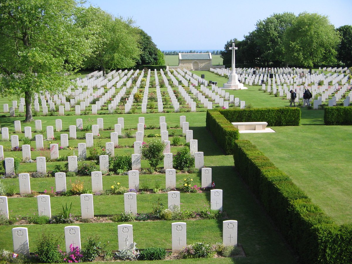 scott_smith9's tweet photo. The next set of images I’ve found out while #WorkingFromHome come from 2009 during a return to Normandy for #DDay65 and my first visit to the @CWGC’s Beny-sur-Mer Canadian War Cemetery. #WeAreCWGC https://t.co/n4TQLCQTc6