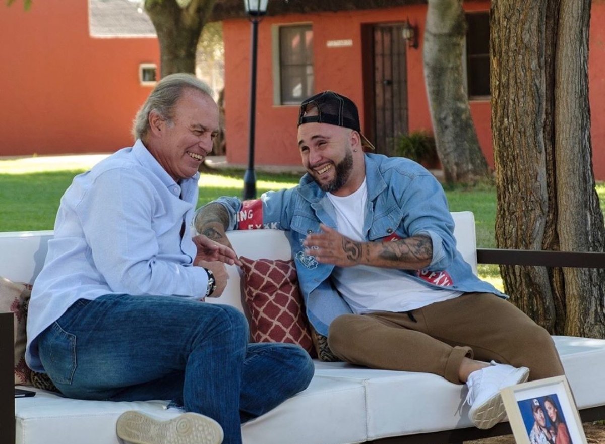 -Bertín, y si tan españó ere, ¿Por qué no pagas tus impuestos?
-Calla, jodío, que me da la risa.