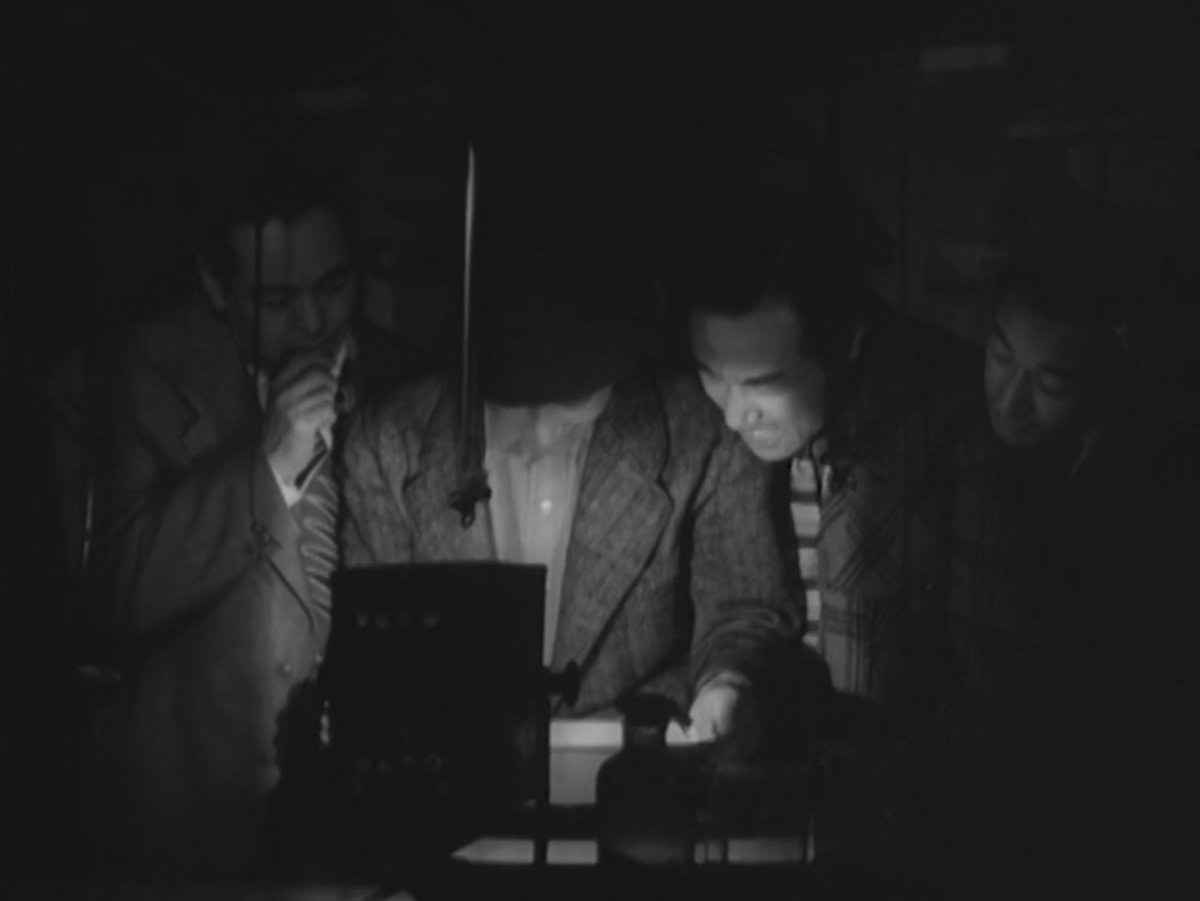 Ainda assim, Kurosawa imprime personalidade ao filme através de seus característicos movimentos de câmera (e dos atores) e de suas composições marcantes, tornando O Escândalo um filme interessante mesmo quando seu roteiro pouco oferece.