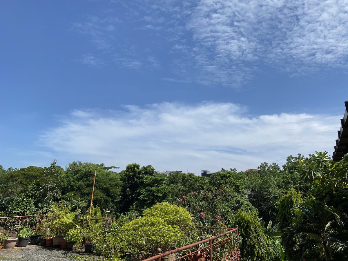hedamaheda's tweet photo. Alhamdulillah, langit Jakarta bersih dan membiru (Clean Blue Sky). #hikmahcorona https://t.co/suMyTX8rMp