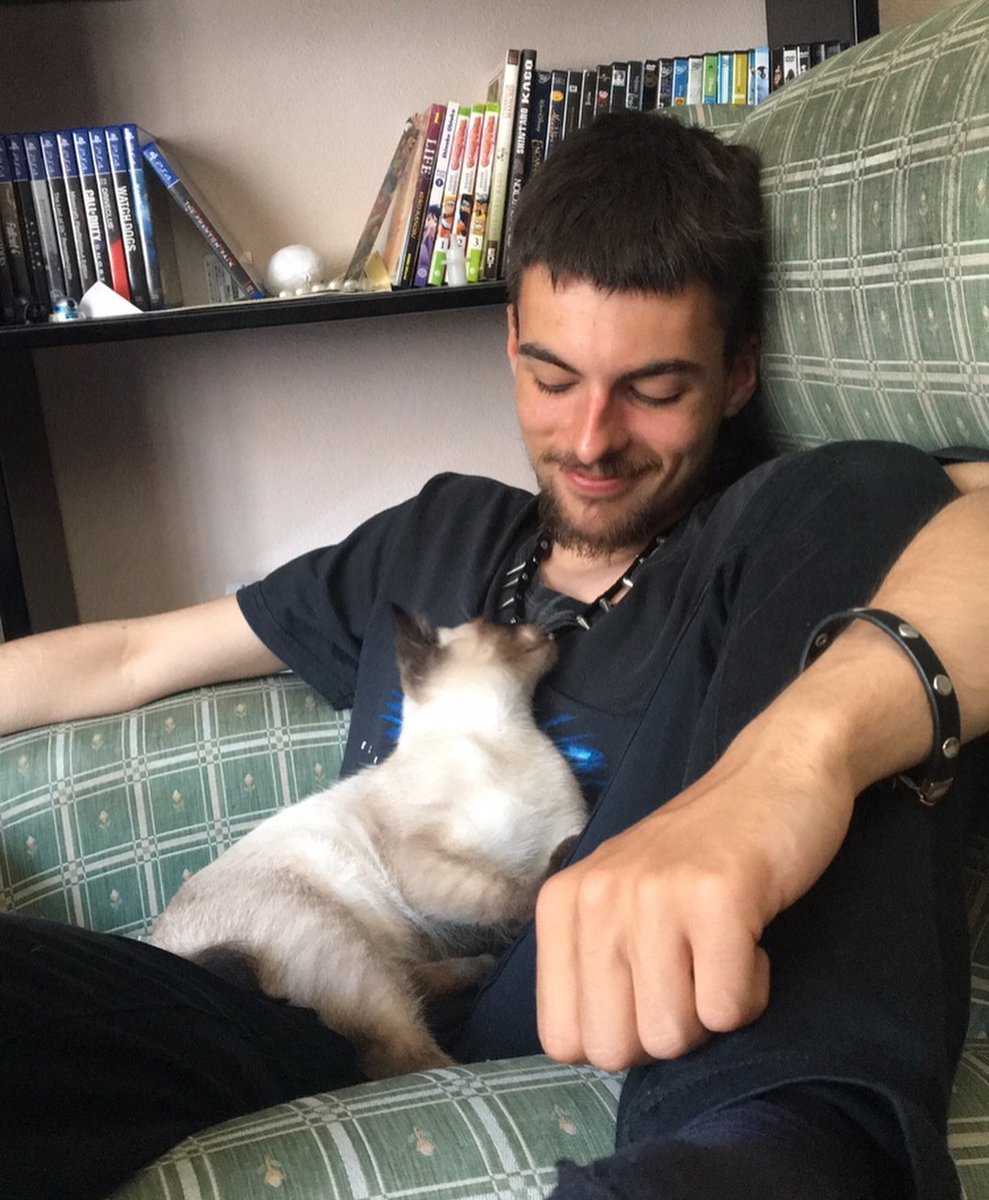 y0h4n4_'s tweet photo. Ramón con un gatito me da mil años de vida 🥺🥺🥺❤
#RamonParaKarmaland #Ramonlovers https://t.co/IYkXdb0HL2