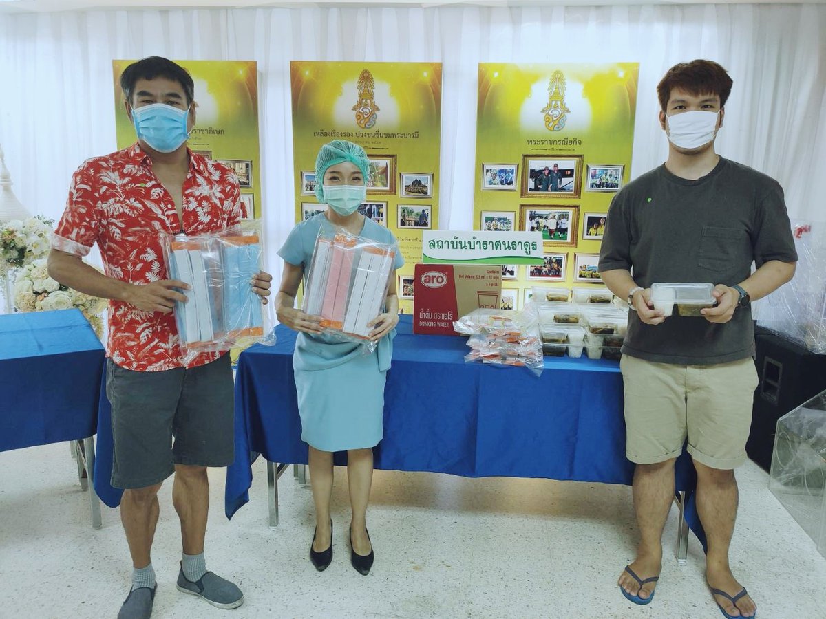 GUY94632619's tweet photo. โครงการ We  cook for you ทำข้าว+จับฉ่ายมะระหมูสามชั้น และ Face Shield มามอบให้แก่สถานบันบำราศนราดูรเพื่อเป็นขวัญและกำลังใจแก่บุคลากรทางการแพทย์ทุกคนคับ

สามารถสมทบทุนได้ผ่านบัญชีธนาคารกรุงไทย
เลขที่บัญชี 1990179614
ชื่อบัญชีนายวุฒิพงษ์ แบ่งลาภ

#wecookforyou #covid19 https://t.co/4jF0UCUQO7