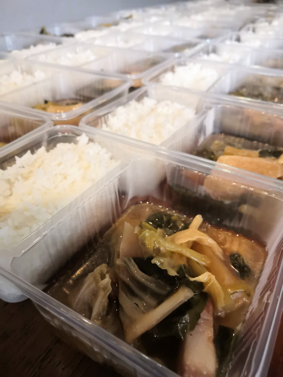 GUY94632619's tweet photo. โครงการ We  cook for you ทำข้าว+จับฉ่ายมะระหมูสามชั้น และ Face Shield มามอบให้แก่สถานบันบำราศนราดูรเพื่อเป็นขวัญและกำลังใจแก่บุคลากรทางการแพทย์ทุกคนคับ

สามารถสมทบทุนได้ผ่านบัญชีธนาคารกรุงไทย
เลขที่บัญชี 1990179614
ชื่อบัญชีนายวุฒิพงษ์ แบ่งลาภ

#wecookforyou #covid19 https://t.co/4jF0UCUQO7