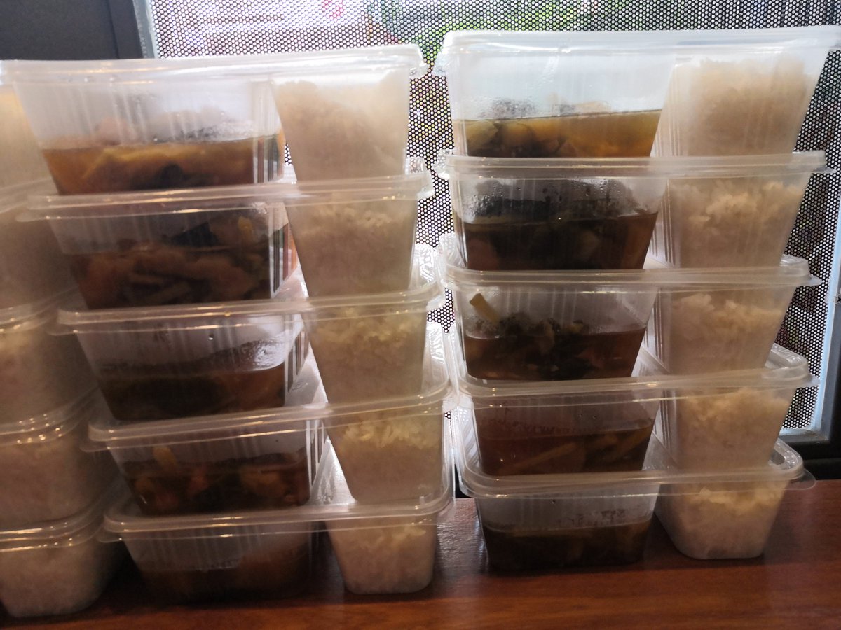 GUY94632619's tweet photo. โครงการ We  cook for you ทำข้าว+จับฉ่ายมะระหมูสามชั้น และ Face Shield มามอบให้แก่สถานบันบำราศนราดูรเพื่อเป็นขวัญและกำลังใจแก่บุคลากรทางการแพทย์ทุกคนคับ

สามารถสมทบทุนได้ผ่านบัญชีธนาคารกรุงไทย
เลขที่บัญชี 1990179614
ชื่อบัญชีนายวุฒิพงษ์ แบ่งลาภ

#wecookforyou #covid19 https://t.co/4jF0UCUQO7