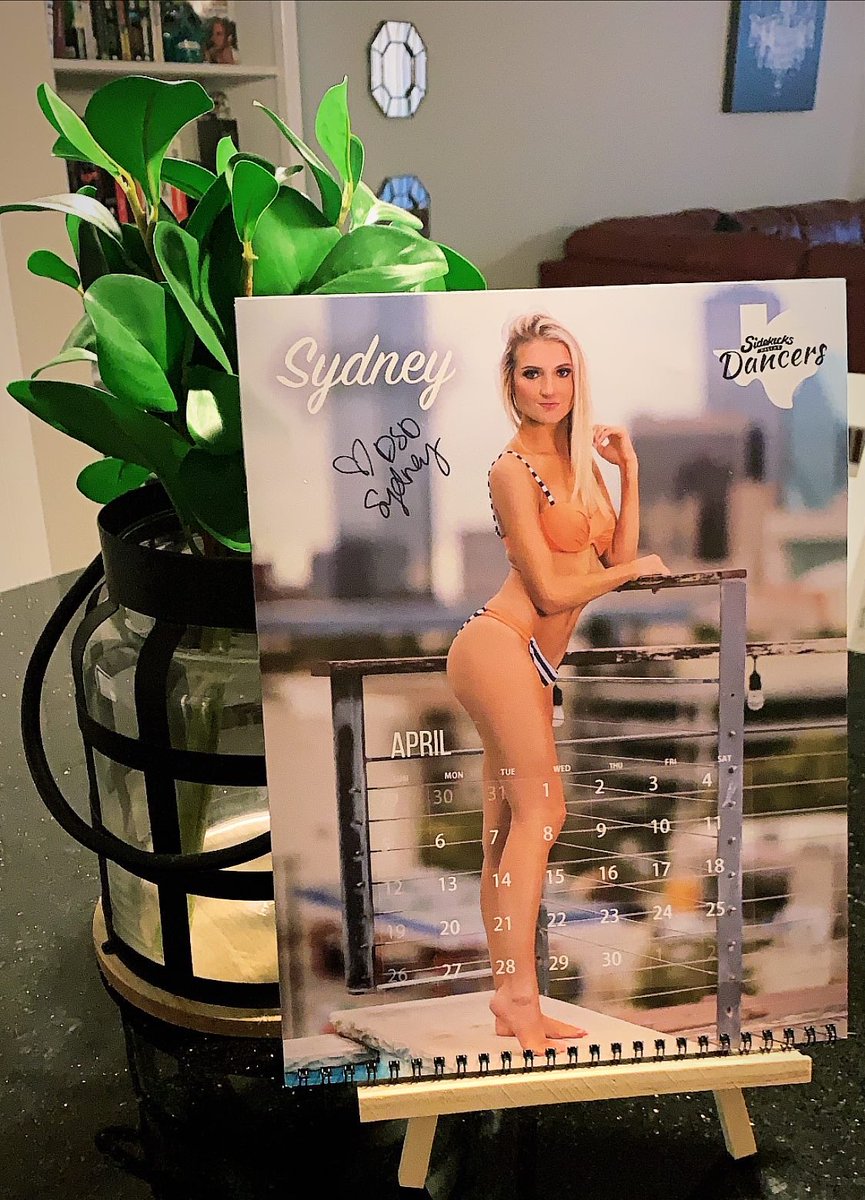 dsd_Geralynne's tweet photo. Who’s ready for April? #masl #masldancers #dallassidekicks #dallassidekicksdancers #missapril https://t.co/ukKDh6zHis