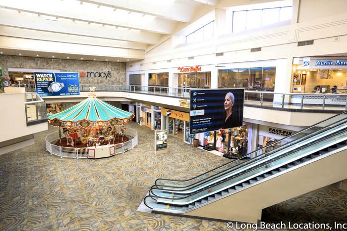 anthonnytran's tweet photo. Westminster Mall before and after COVID19 :O https://t.co/3a8wF90QVV