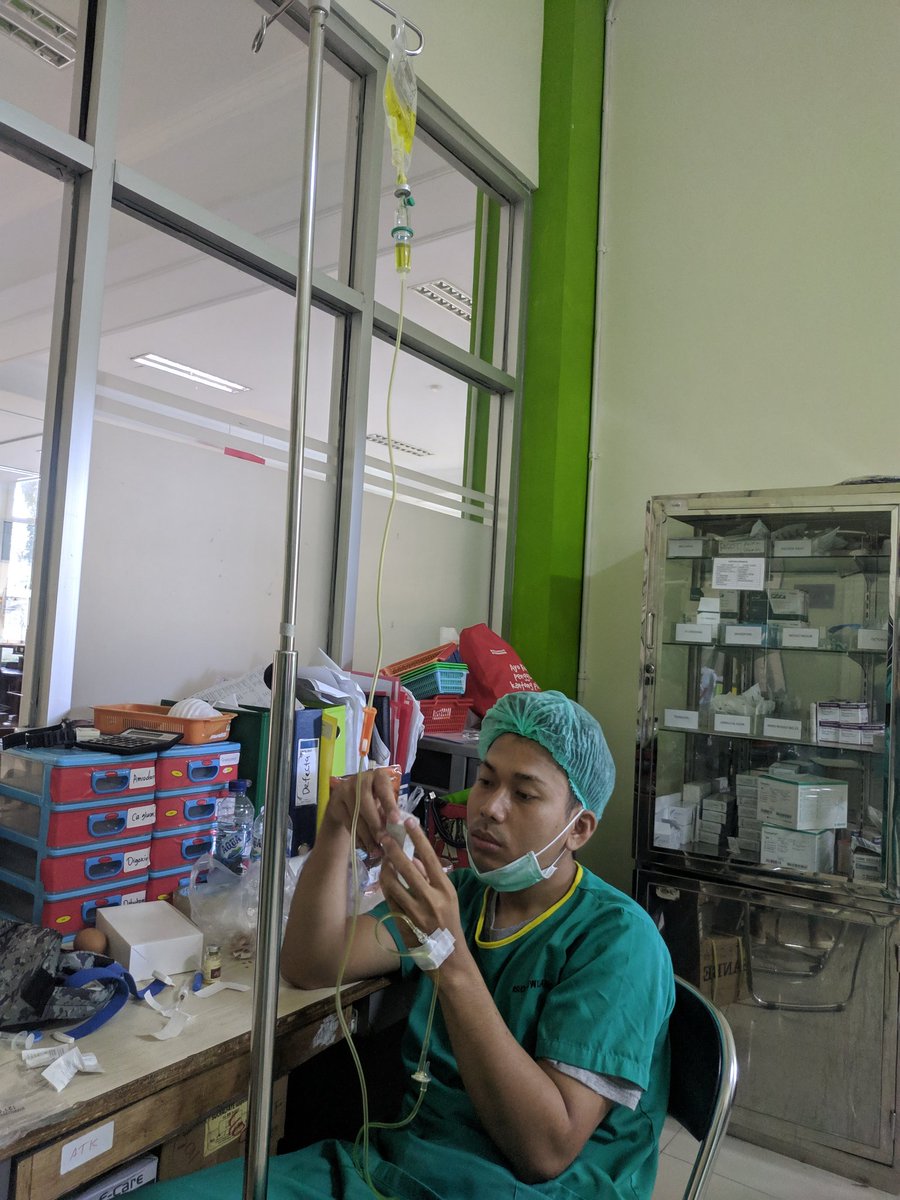 cahyadianugrah's tweet photo. Please #dirumahaja gw dan tim  udah mulai didoping, sekian. https://t.co/RCRv1HbmlC