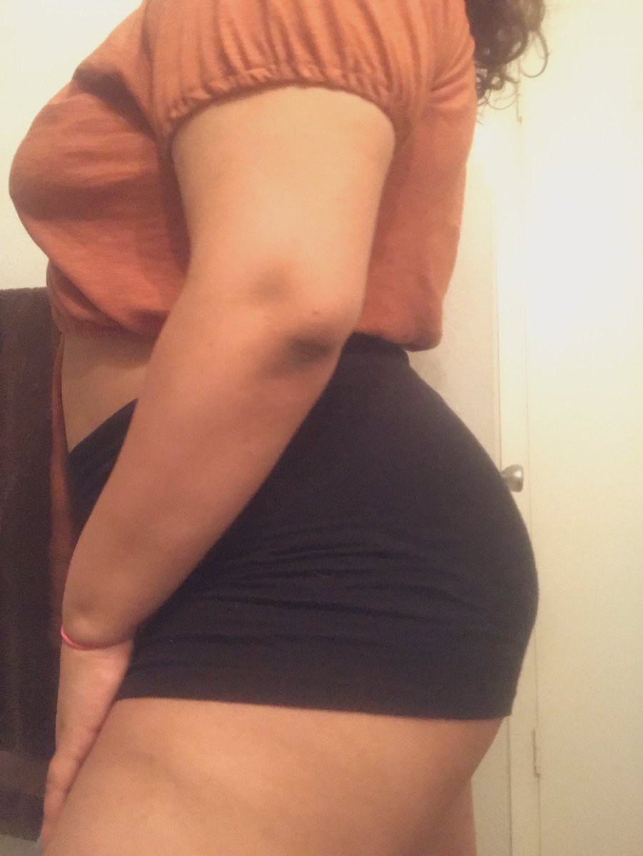 ___juicy_'s tweet photo. Goodnight. #thick #latina #mami #phat #thickthighs https://t.co/ovdbWY3hQU