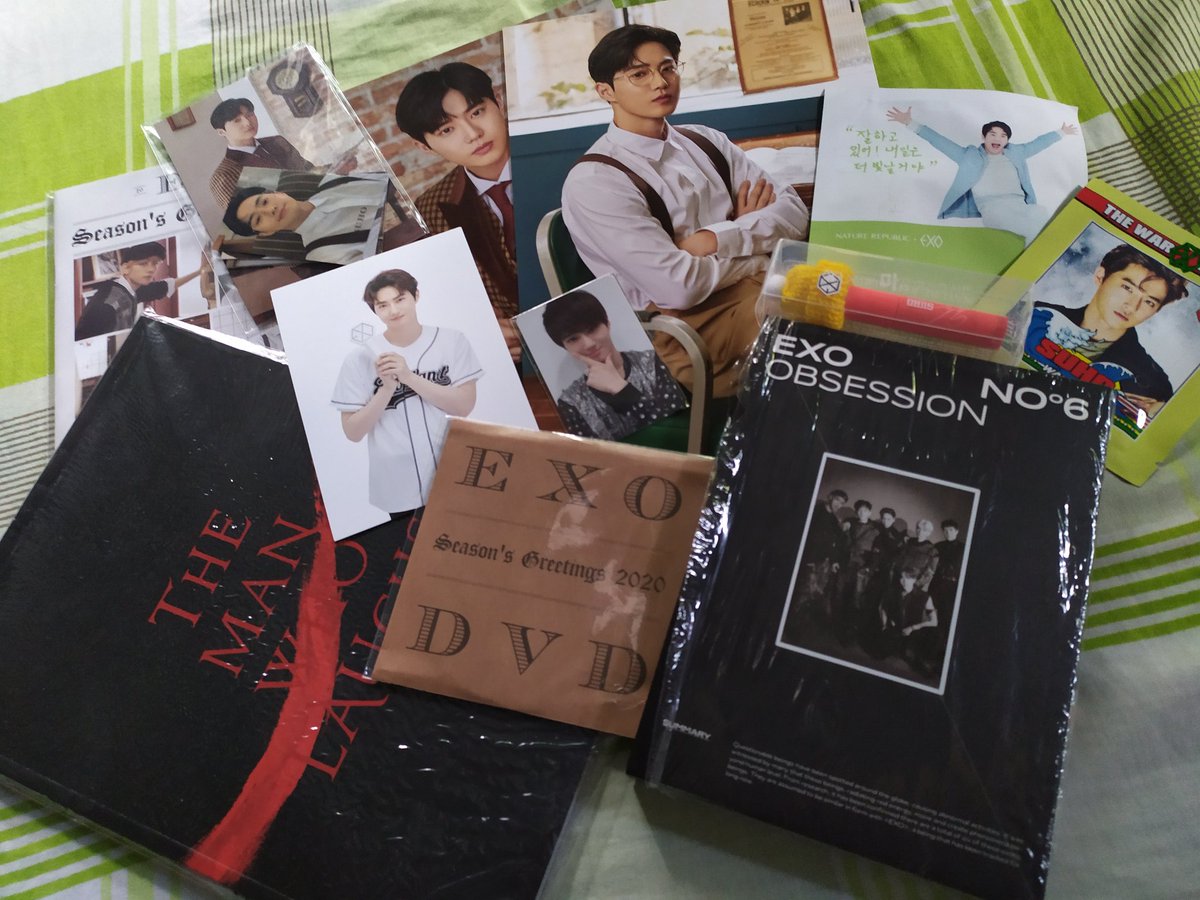 These are the prizes!For the consummables, only the mini mask is expired, others are okay till 2021 XDThe TMWL program book is 2020 edition. Obsession album is unsealed, just pb+cd.Will be shipped after quarantine period, or can be sent via Lalamove if you live up north!