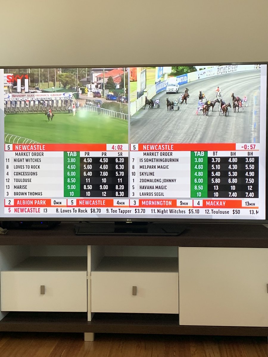 maorisidol1's tweet photo. ⁦@SkyRacingAU⁩ You bounce this Trots race off Sky1 4MINUTES before the 🐎 starts. #DogsAct 💩 https://t.co/nGMjMvp88A