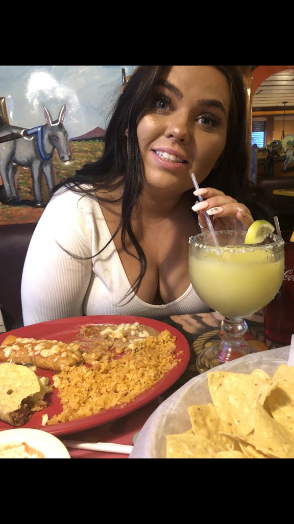 IrelandCheyenne's tweet photo. Photos I take of my man vs what he takes of me https://t.co/gFhIu3Ygl9