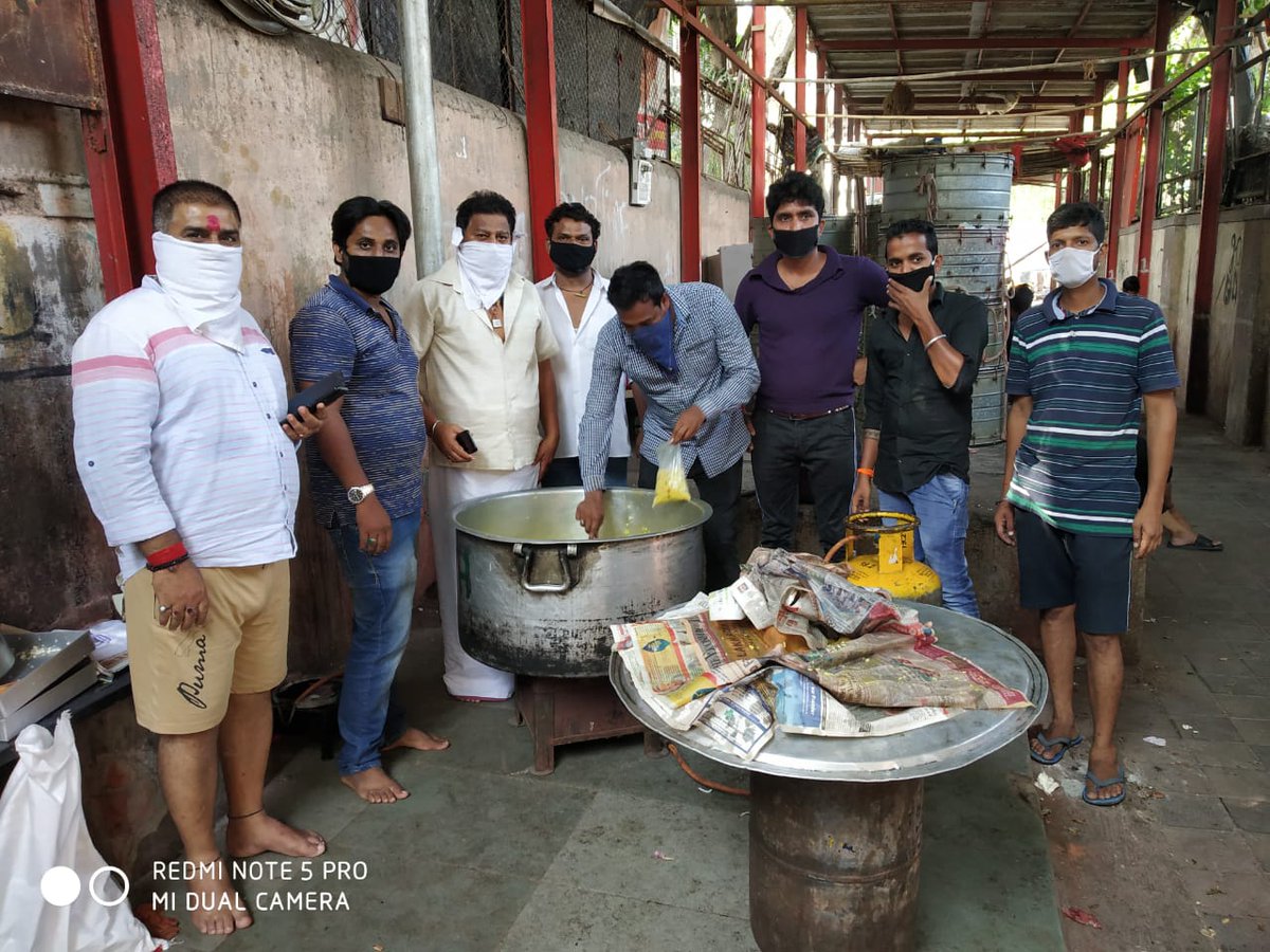 Distribution of food to roadside dwellers near Vakola highway, sky walk, Santacruz station and also to senior citizens from vakola by Vakola ALM with kind support by volunteers