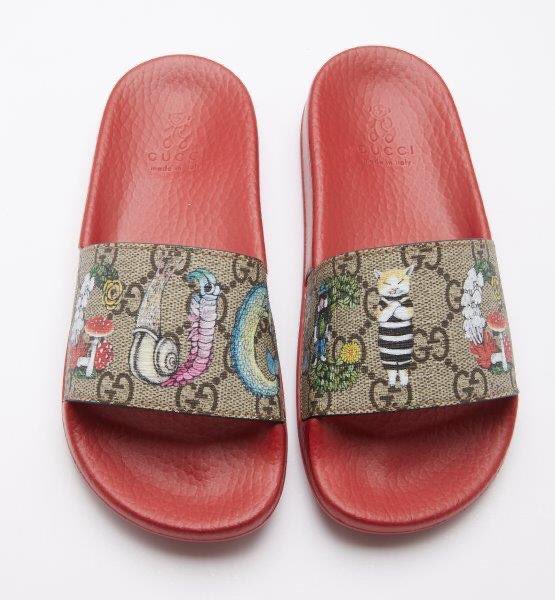 「伊勢丹本店の一階ステージにて明日からカプセルコレクションのショップが開催されます」|Yuko higuchi ヒグチユウコのイラスト