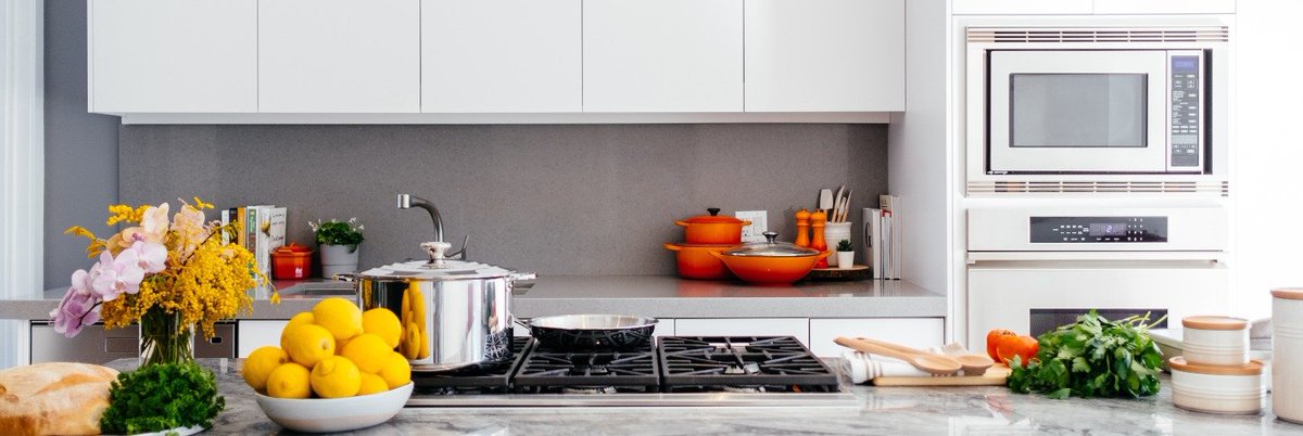 Spending a lot of time in the kitchen lately? Here are 7 easy swaps to do so sustainably within your kitchen! 👩‍🍳👨‍🍳 #GetCookin #SOKTI

Link: sokti.com/post/7-swaps-m…