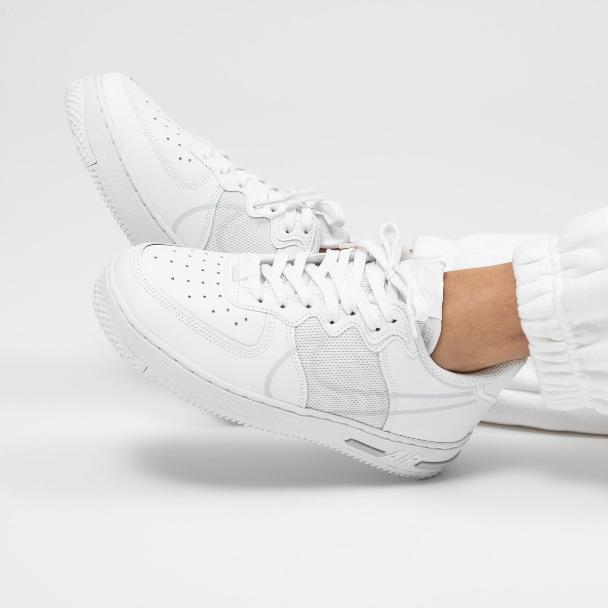 titoloshop's tweet photo. NEW💫ARRIVAL
combining the Air Force 1 with React cushioning technology results in the Air Force 1 React D/MS/X ⚪️
H e r e ➡️ https://t.co/fCW2svgXnE
US 4Y (36) - US 7Y (40)
style code 🔎 CT5117-101
#nike #airforce1 #af1react #airforce1react #white
#titolo https://t.co/m0Oaop8kZ7