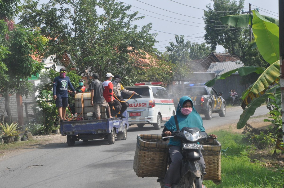Penyemprotan disinfektan serentak se desa sumber,Bersama <a href="/polresblora/">Polres Blora</a>,koramil kradenan,<a href="/Kec_Kradenan/">Kecamatan Kradenan</a>,<a href="/Dinkesblora/">dinkeskabblora</a>,<a href="/desasumber/">Desa Sumber</a>,<a href="/arsumpala/">Arsumpala</a>,Tokoh dan warga masyarakat Desa sumber, <a href="/BPBDblora/">BPBD BLORA</a> <a href="/AriefRohman_838/">BUPATI BLORA</a> <a href="/ganjarpranowo/">Ganjar Pranowo</a>
#sumbermelawancorona
#sumbermantapberkarya