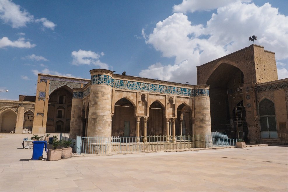 Visiting the oldest mosque in Shiraz this evening in my Iranian cultural heritage site thread, Jame' Atiq Mosque. It construction started in 894 AD. It has been damaged several times and so has also been restored and rebuilt several times. It is another beautiful mosque.