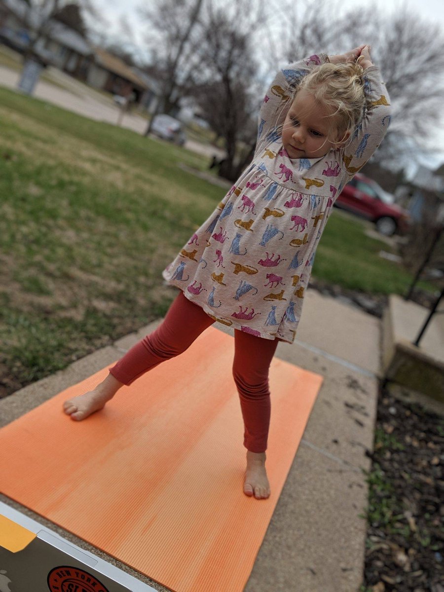 MitchRoush's tweet image. We did yoga outside today and it was wonderful. 🌞 
#QuarantineParenting