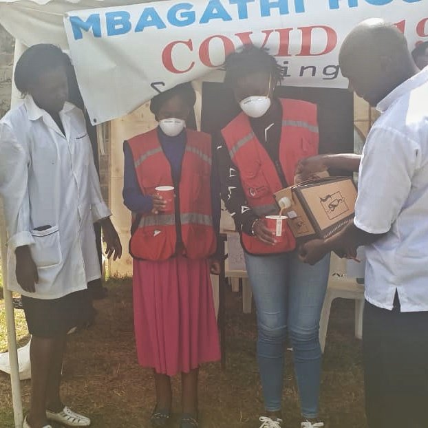 javahouseafrica's tweet image. We wanted to say thank you to the healthcare workers at Mbagathi Hospital for working tirelessly to keep our country safe. ❤️ Pictured: Dr. Emma Mutio, Deputy Medical Superintendent & Nelly Induli, Hospital Admin, receiving our gift for the larger Mbagathi team #JavaCares
