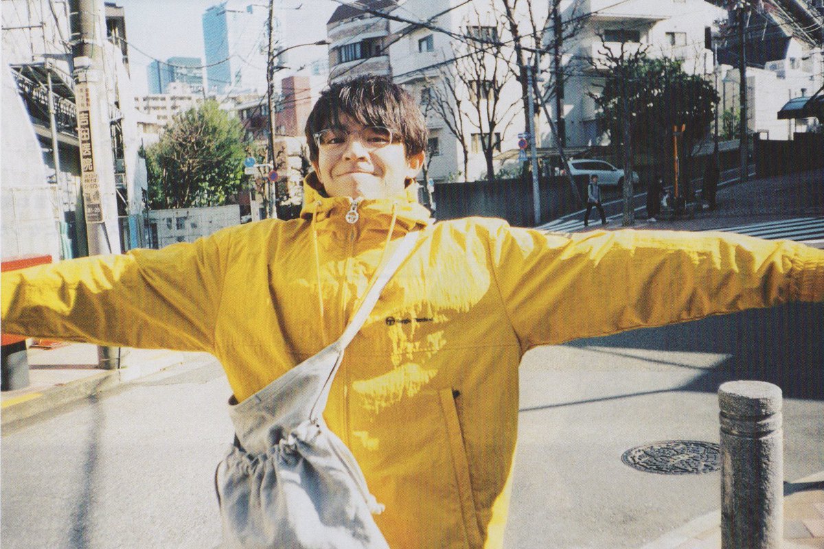 _we_e_'s tweet photo. 岸優太、多分彼女を｢一方的に見てる時｣と｢目が合った時｣と｢見てない時｣の顔全然違うんだろうな、という話 https://t.co/SaCFk4kiVm