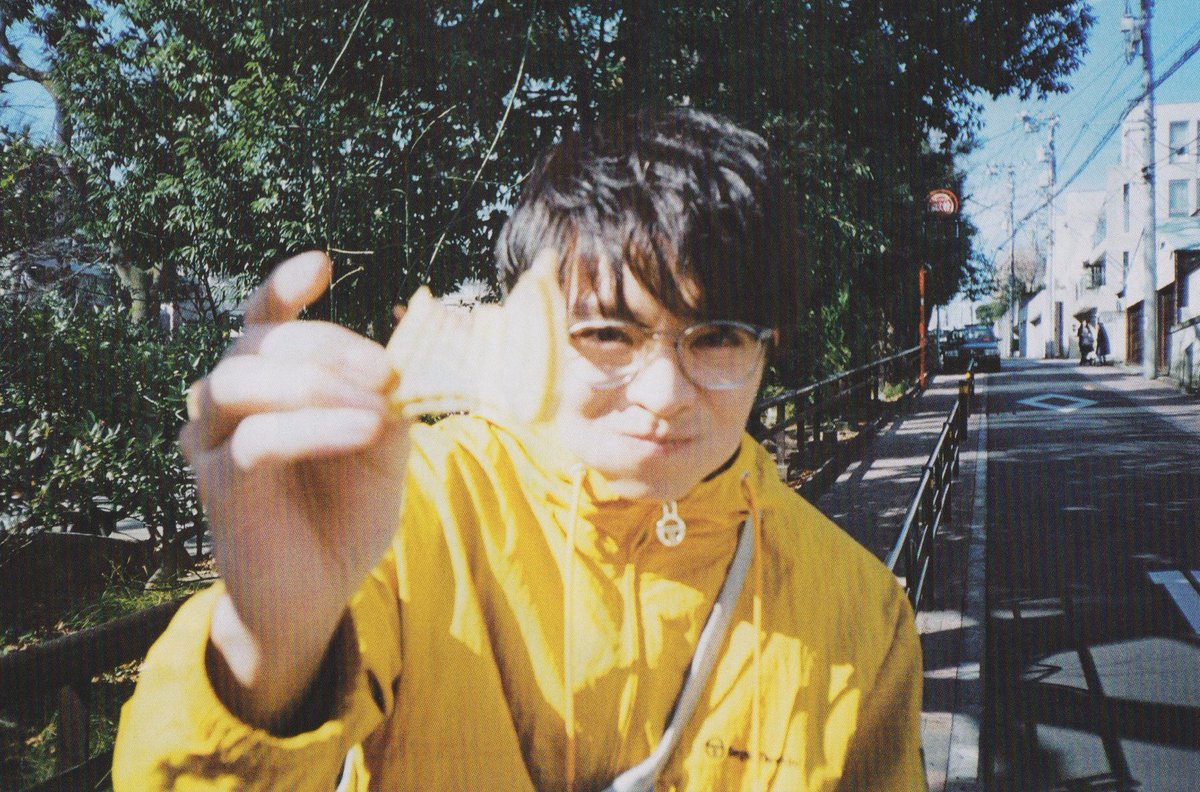 _we_e_'s tweet photo. 岸優太、多分彼女を｢一方的に見てる時｣と｢目が合った時｣と｢見てない時｣の顔全然違うんだろうな、という話 https://t.co/SaCFk4kiVm