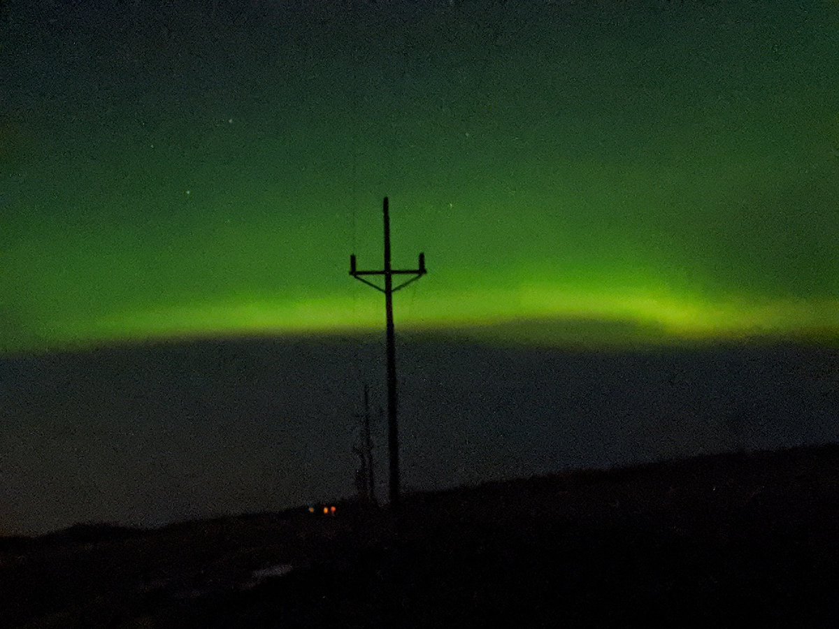 EvanGrandstrand's tweet photo. Northern lights were out tonight. https://t.co/UbffjQNzQH
