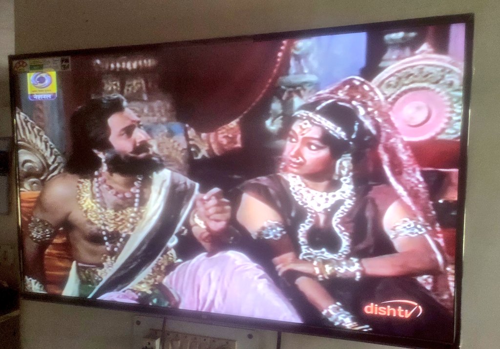 NidhiiTweets_'s tweet photo. Seekh🙂
1.) Bina Sochey samjhey Kabhi Kisi ko Waada Mat kariye.
2.) Jyada Khushi Ya Jyada Dukh hone par maun rakhen, Na ki kisi ko Vardaan ya Abhishaap den.
3.) Sangati ka Bahut Asar hota hai. Achhi hone par achh A insaan bana deti, Buri hone par #Kakeyi Bana deti.😭
#Ramayana https://t.co/Eh74OH63sH