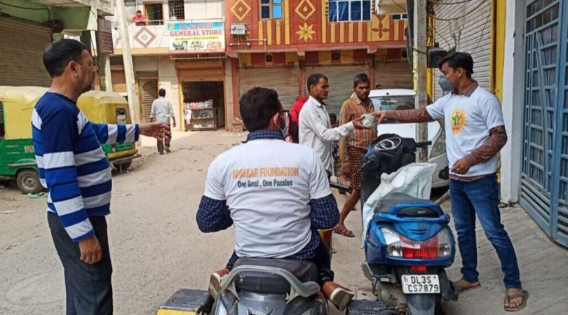 TbiHindi's tweet photo. #YouCanHelpToo
लॉकडाउन की वजह से बहुत से लोगों की आमदनी रुक गई है और उनके घरों में पर्याप्त खाने-पीने के साधन भी नहीं बचे हैं। ऐसे में आप जैसे सक्षम लोगों को भी ऐसे ज़रूरतमंदों की मदद करने का मिल रहा है मौका!
#Coronavirus #Fightcorona #Strongtogether
https://t.co/f2qx8GKXAX https://t.co/ALw3Dq4OwW