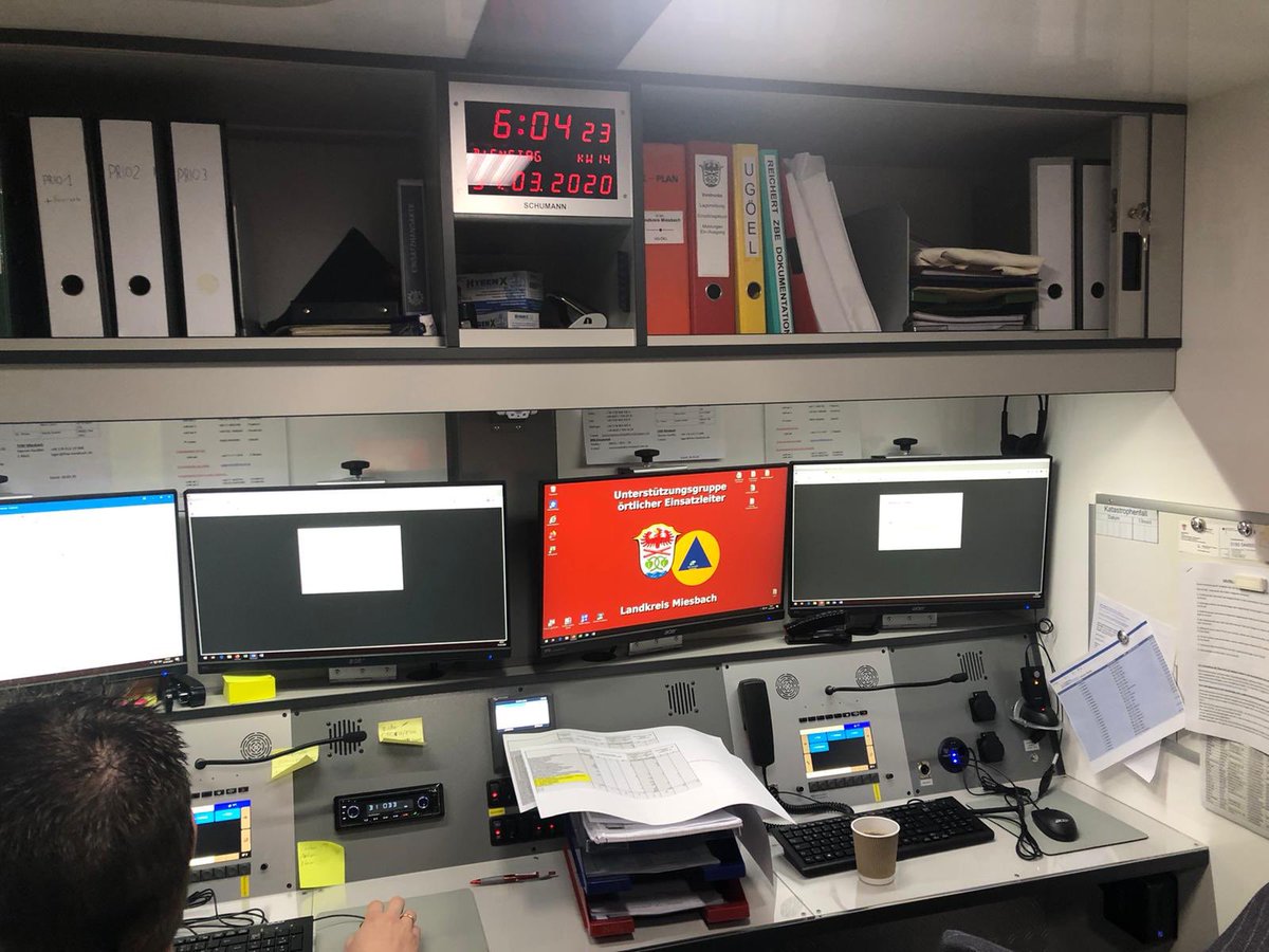 nerdtranslator's tweet image. Soooooooo early... another day supporting #disastercontrol department. Happy to help #Feuerwehr #iwork4dell #ehrenamt