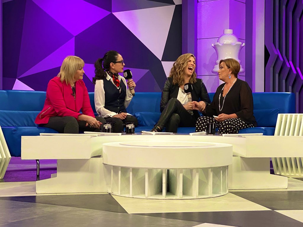 sylviapasquel's tweet photo. ¡Programazoooo ! Gracias @MontseYJoe por juntar a las #Banquells ¡Teníamos mucho que no reíamos tanto !😂¡Las queremos @Montserrat33 @yolandandrade ! 💖😍🙏🏻 https://t.co/truM3r3zzz