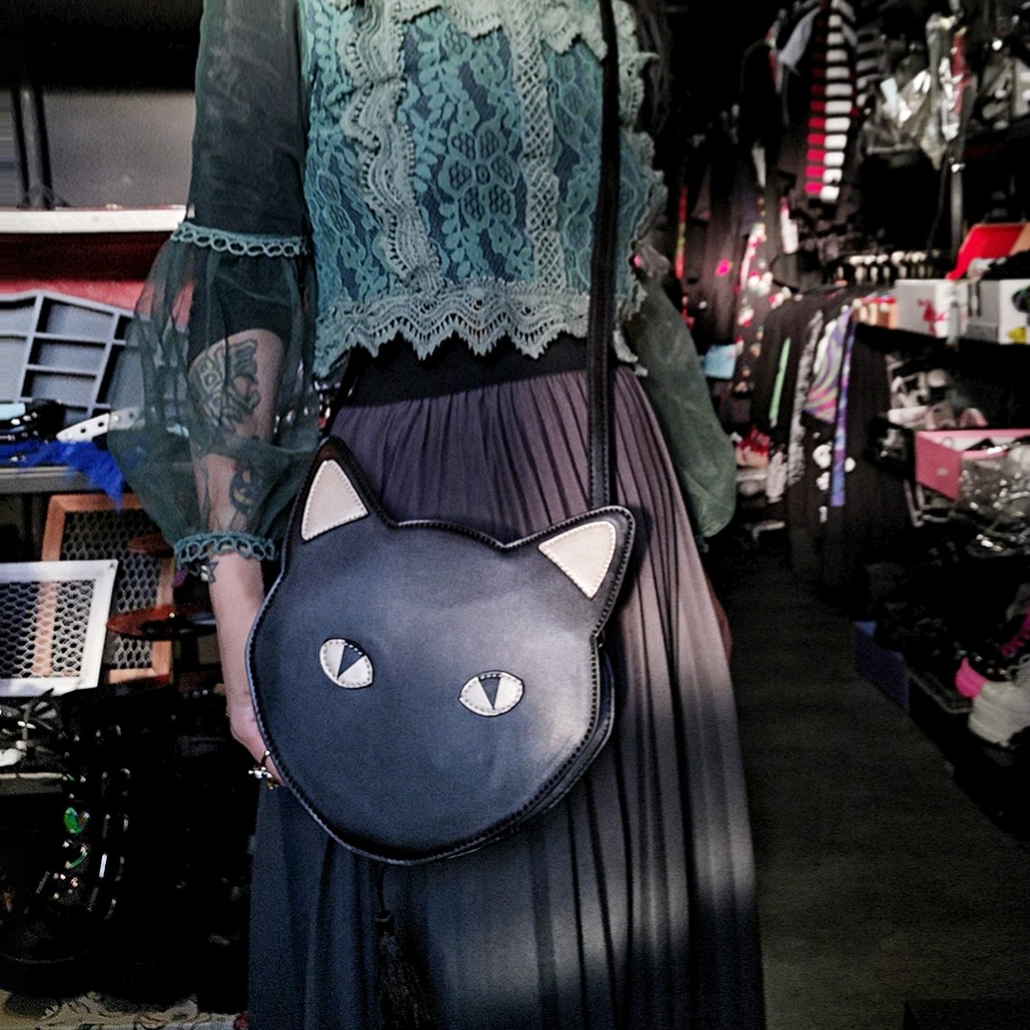 ra20022006's tweet photo. ﾈﾁｺｬﾝバッグ🐾
#COLLECTIF　SHEENA CAT CROSSBODY BAG
https://t.co/zT29ooUxmy
#SHOPROMANESCO #エピキュリアンガーデン https://t.co/LN24QGmGbU
