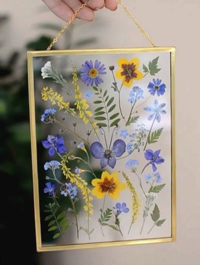 Chaque semaine, on essaye de vous proposer un nouveau tuto mains vertes pour vous occuper pendant le confinement 🙌 la dernière fois on vous expliquait comment créer votre herbier 🌿
RDV sur notre blog pour plus d'activités manuelles 🤲🌱