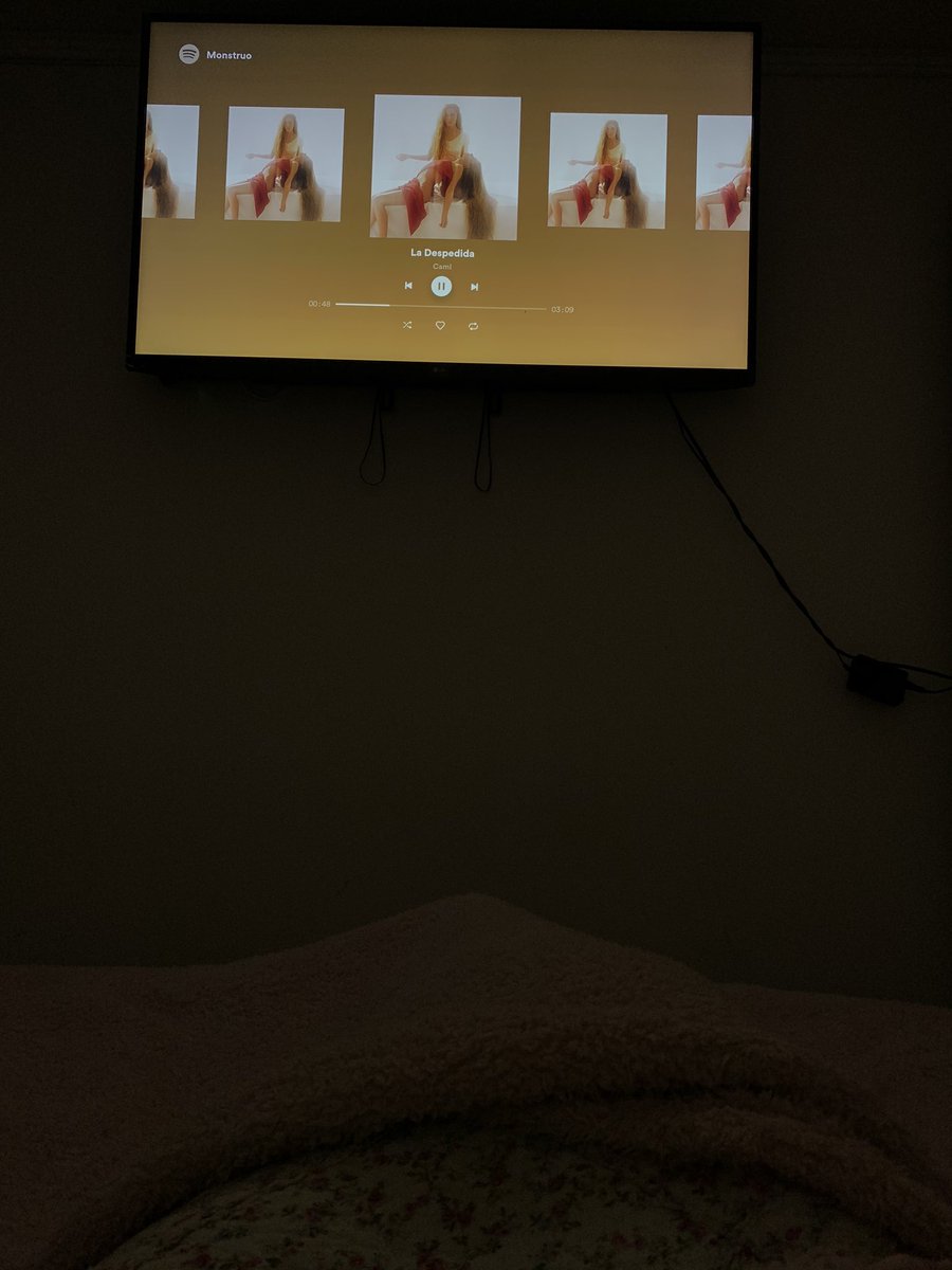 Constanzamcs's tweet photo. Buena música para una noche de desvelo 🥰 @soycamioficial https://t.co/DZkyT9rbsu