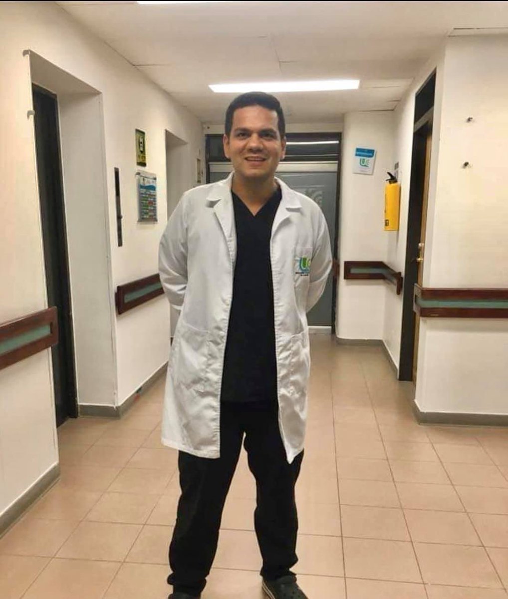 juancachavezn's tweet photo. Quiero pedirles que en nuestras oraciones pidamos por Carlos Nieto. Médico llanero que está en Bogotá intubado por una neumonía complicada por el Covid-19. ¡Un guerrero que lucha por su vida!

Esto no es un juego. Ellos arriesgan la vida por nosotros. ¡QUEDÉMONOS EN CASA!! 🙏🏻🙏🏻🏥 https://t.co/49jeSBKHGp