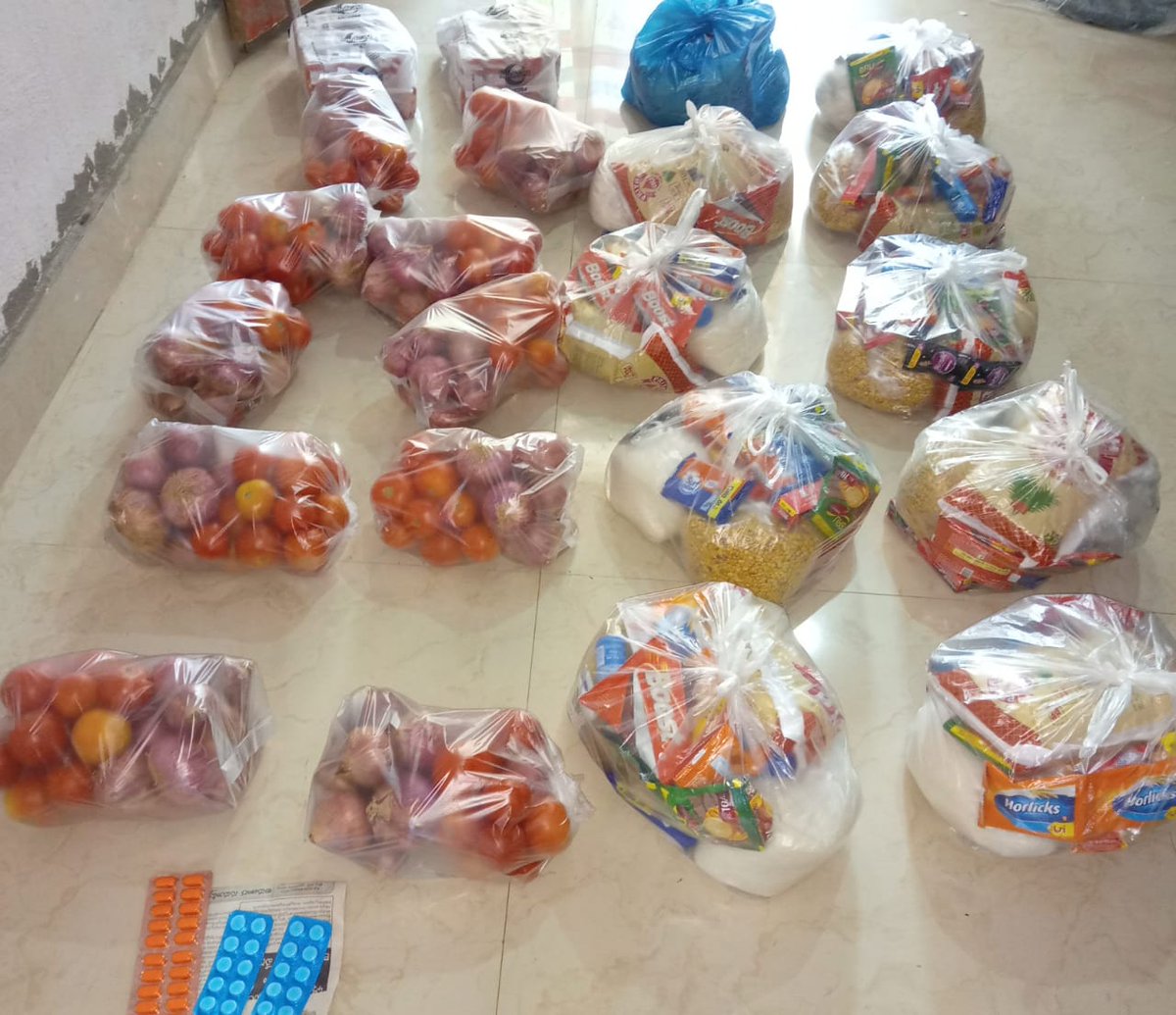 BKurnool1's tweet photo. Distribution of Food and Vegetables to Migrant People living in Village of Dornala by Siva Manikanta, Prakasam Dt. @BPCLimited  @PeethambarantT  @vijaytilak1  @Dhanapals6  @34Prabhu  @BKurnool1  @shiva8953 @rajmohan2843 @MahasuryaY

#CoronaStopKaroNa and #StayHomeStaySafe https://t.co/Y9uvLyYnRx