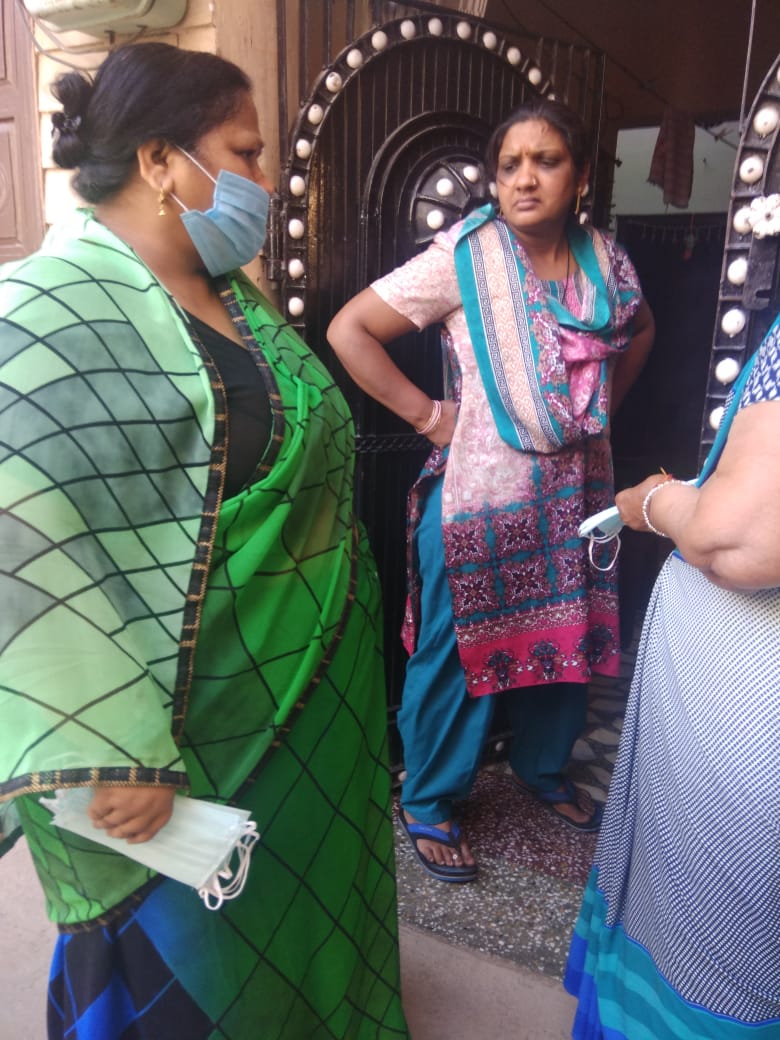 GauravP17315413's tweet photo. रोहतक के विधायक श्री भारत भूषण बतरा जी के द्वारा कच्चा राशन व मास्क गरीब एवं मजदूरों में वितरित करने के लिए उपलब्ध करवाया गया हमारे बहुत ही कर्मठ एवं मेहनती साथी भाई जितेंद्र सिवाच,संदीप पांचाल व गीता गोयल जी ने सहयोग किया
@BBBatra
@cmohry
@DeependerSHooda 
#team_deepender https://t.co/CfRqSH8jcf
