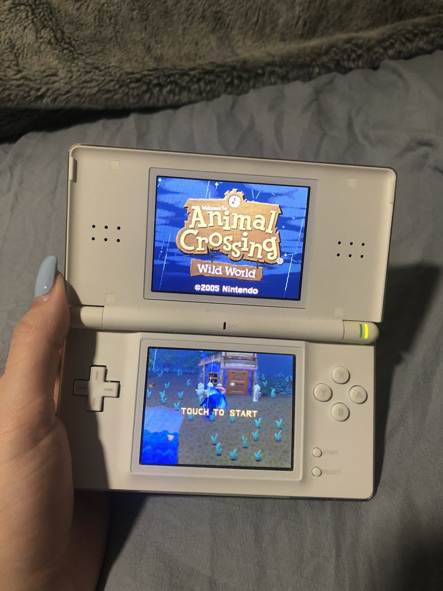 MayaJamess's tweet image. when you are too poor to buy a switch but still want to play animal crossing