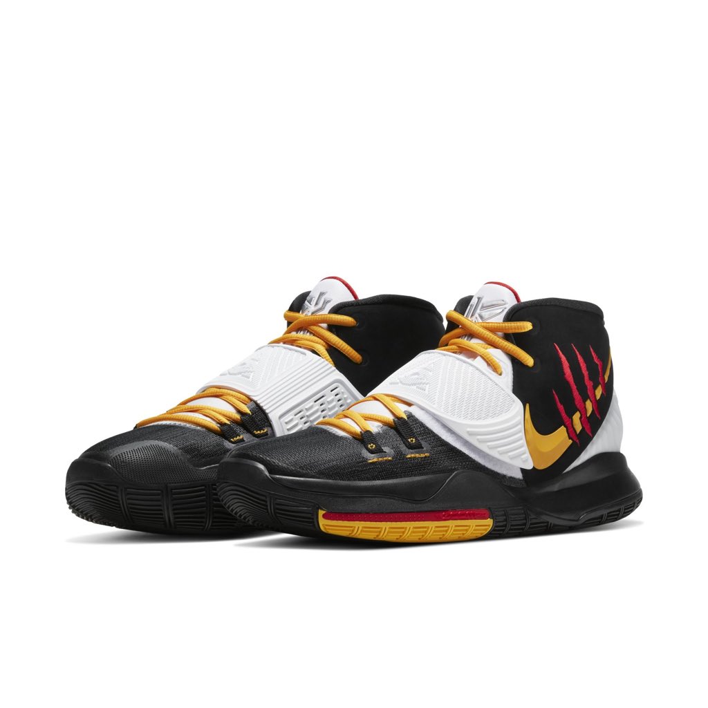 TheSoleLibrary's tweet image. A Nike Kyrie 6 "Bruce Lee" with a black base has surfaced. No word on a release.

#SoleFact : The Kyrie 6 is built with responsive cushioning paired with soft foam, smooth heel-to-toe transitions and midfoot strap.

#Nike

#TheSoleLibrary