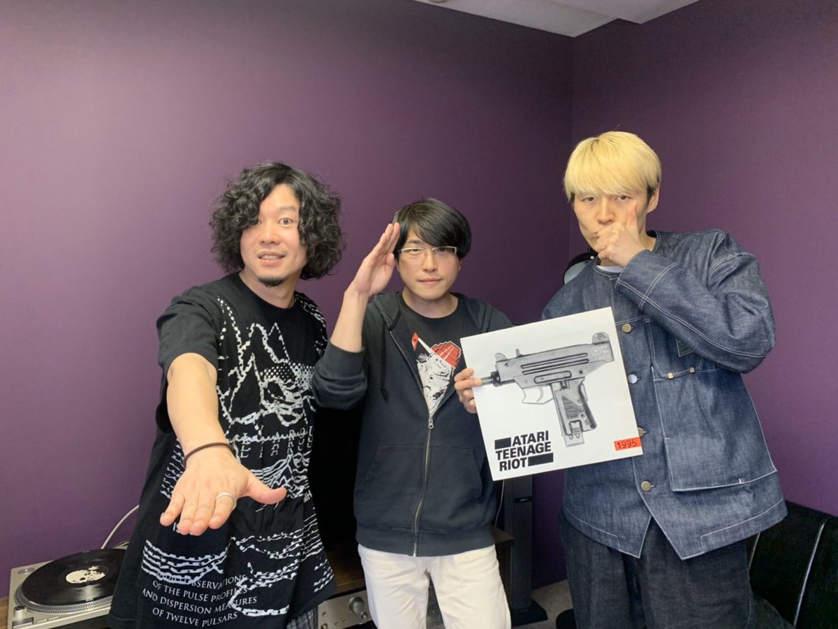 Ready Steady George!! 
最終回にtelephonesの石毛&amp;ノブと急遽電話ゲスト出演したよー！

ジョージとシャウラ
楽しい思い出を沢山ありがTOISUー！！！！

また会う日までー！！！！

#ジョージとシャウラ #interfm897