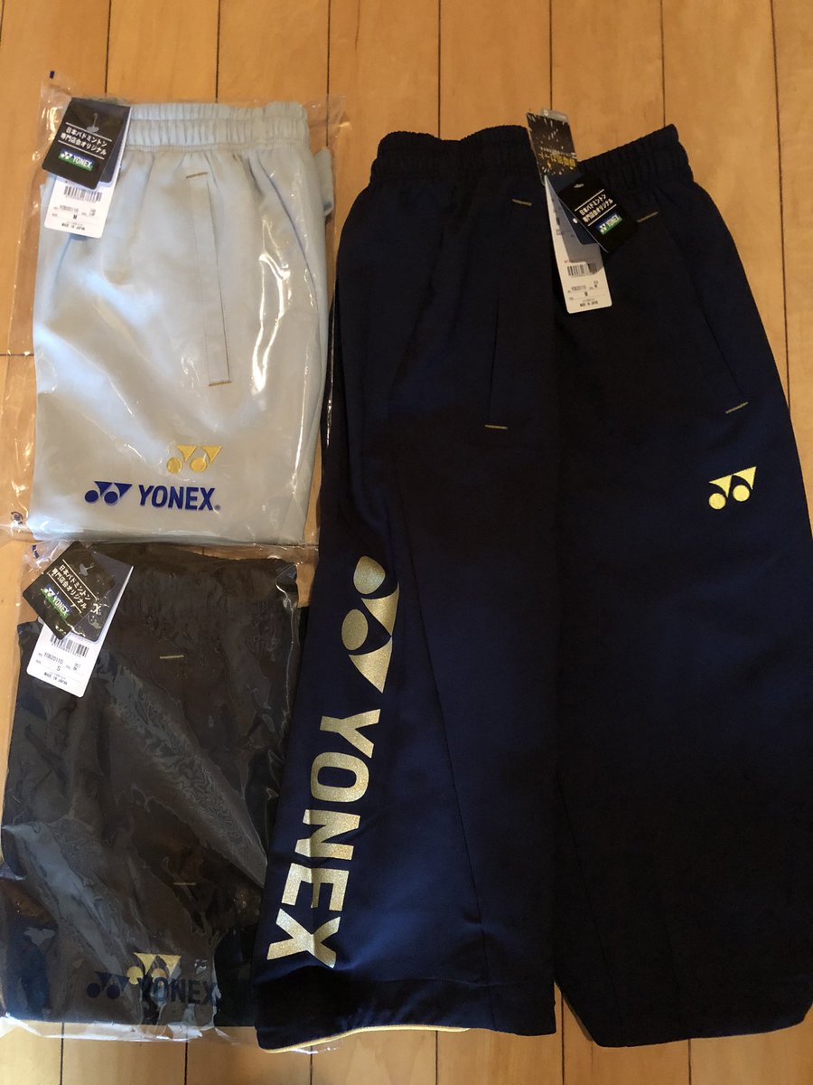 山田研究所 Pa Twitter 休みの日に届きます 笑 日本バドミントン専門店会 オリジナル ヨネックスの７分パンツです ゴールドのロゴ がカッコいい 色は黒 グレー ネイビー どれもゴールドのロゴです これから時期に便利ですよ 買えるのは専門店会の店頭