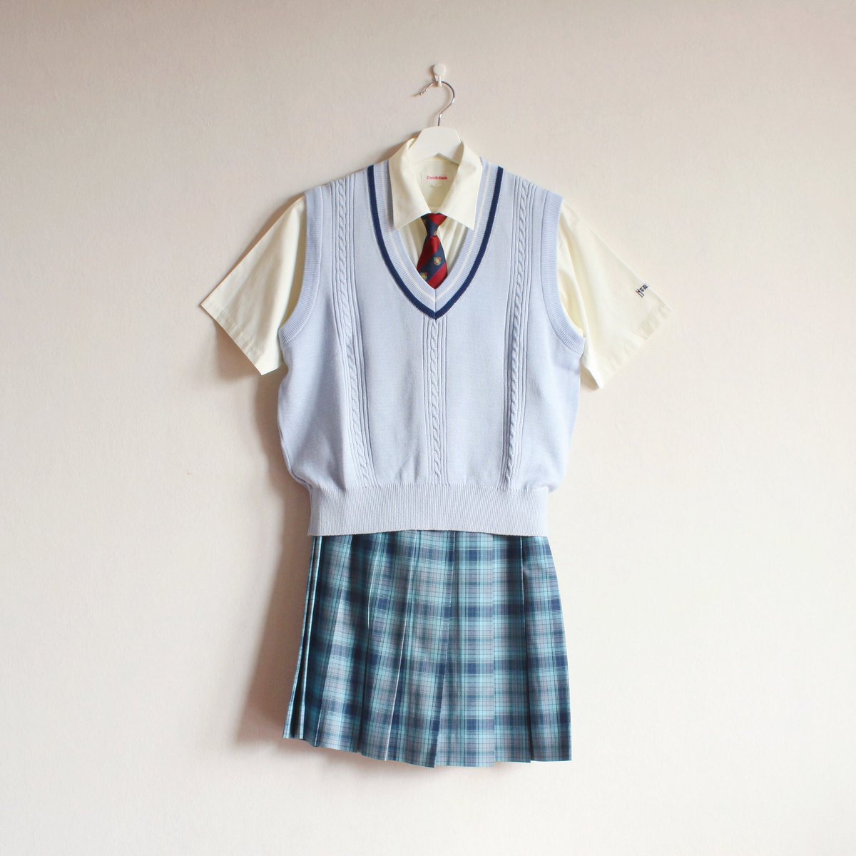 毎日 #制服図鑑 北海道·旭川西高校夏セット2点 このスカートは光ります