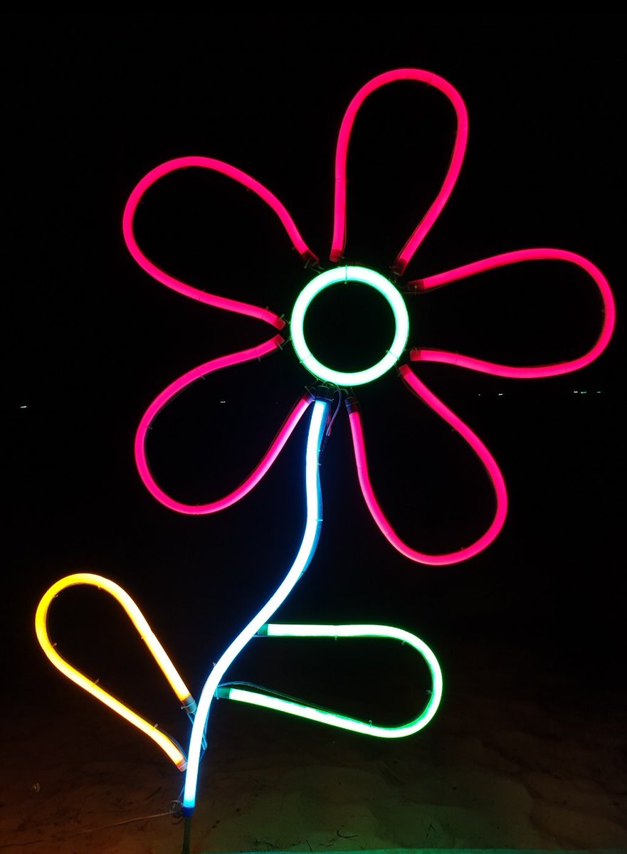 On Facebook everyone pretends to be successful. 🌺
On Twitter  everyone pretend to be an expert.🌻
On LinkedIn everyone pretend to be professional 🌼
On Instagram everyone pretend to be happy.🌷
In real time! 🌵
Is like this or not. .. #Quote นายทีม