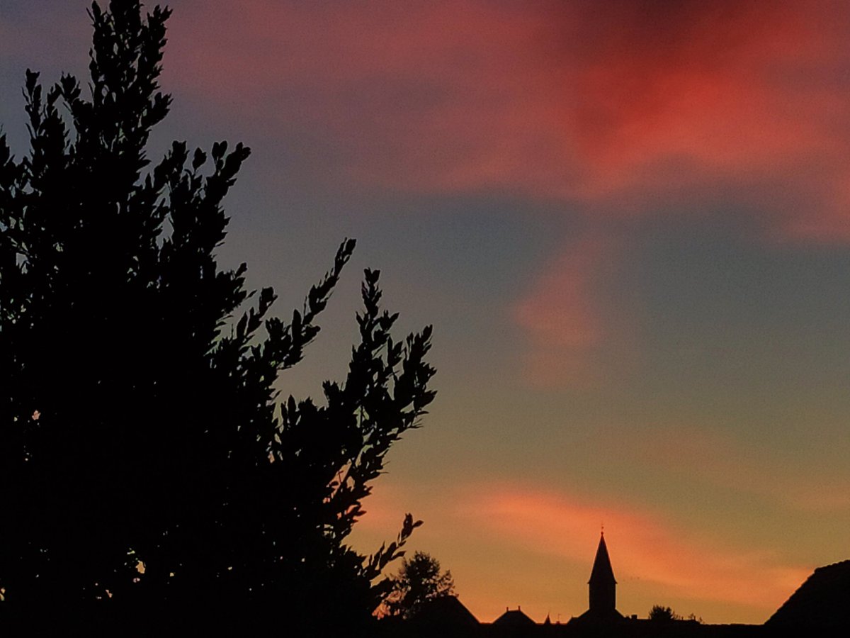 michbonnet's tweet photo. #sunrise #greatcolors https://t.co/tn0oeFz53F